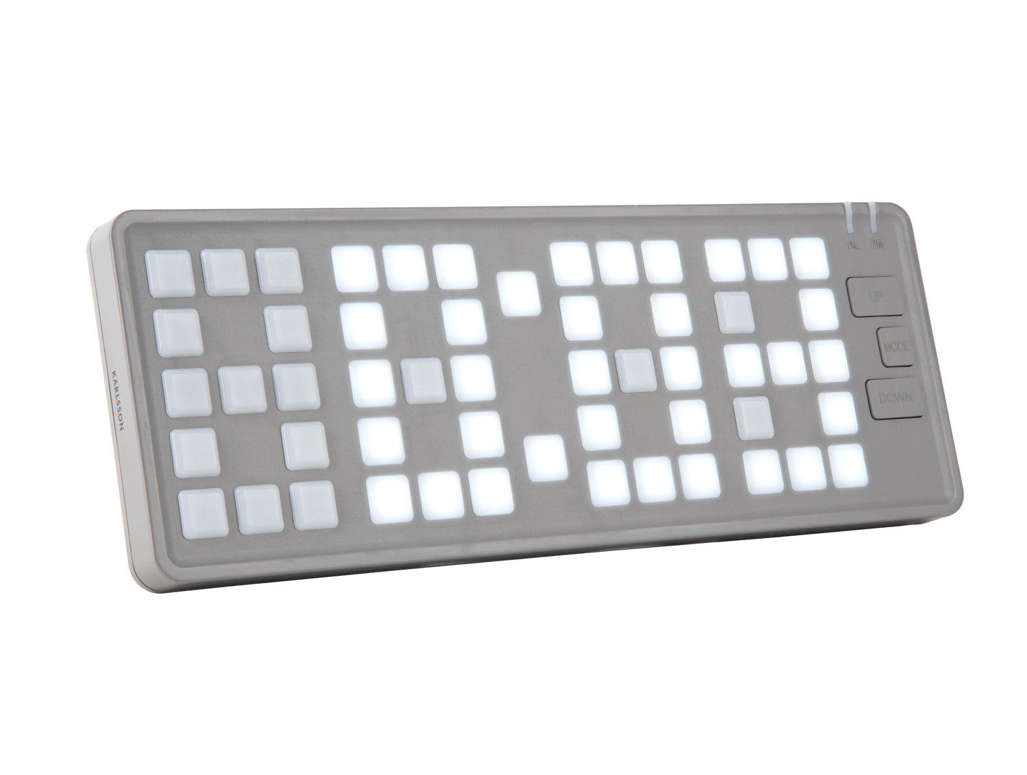 Réveil rétro avec clavier et écran LED matriciel lumineux, gris clair, façade plate.