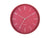 Horloge murale rouge avec chiffres et aiguilles blancs, cadre métallique rond