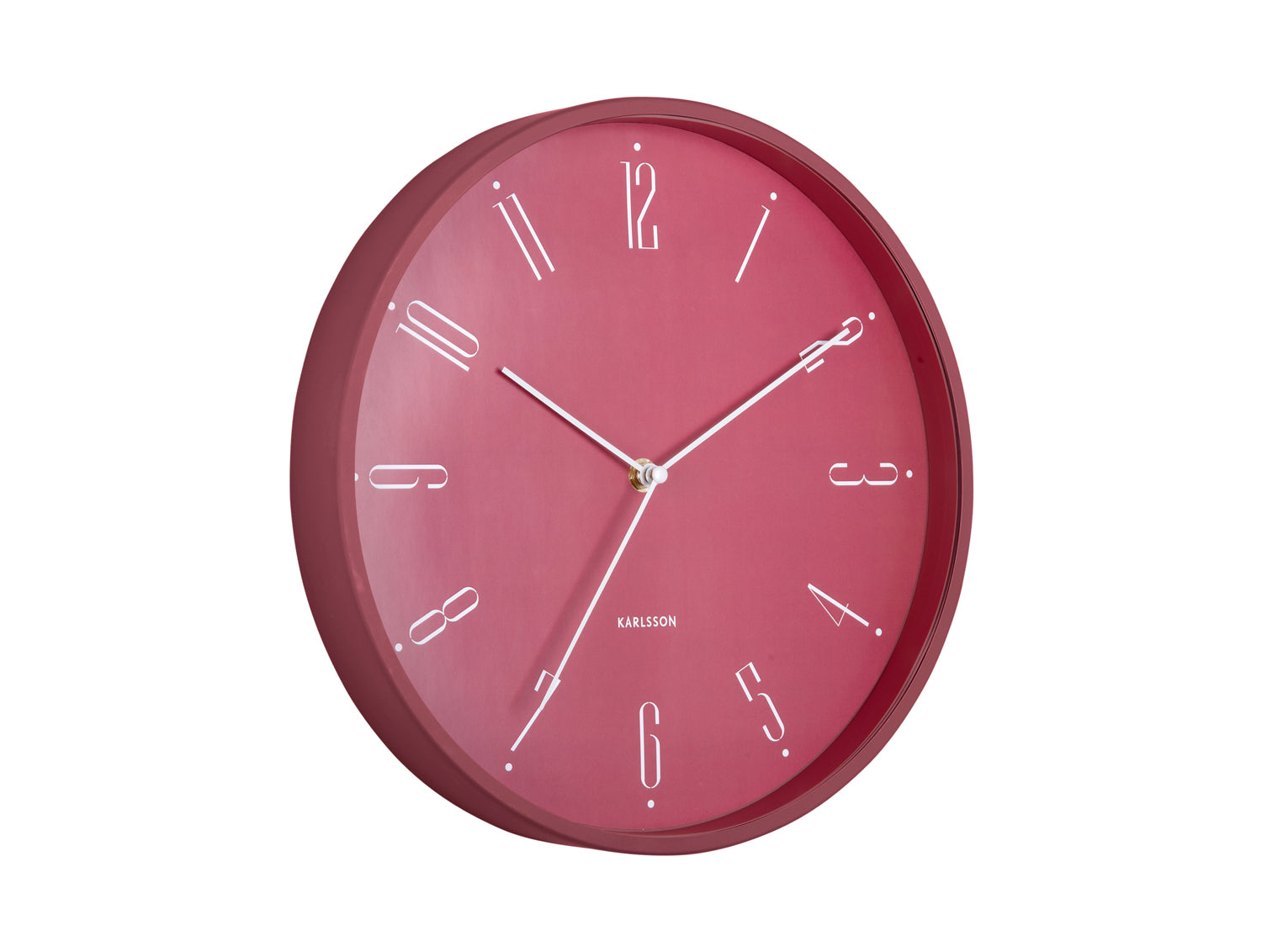 Horloge murale rouge avec chiffres blancs, forme ronde et aiguilles claires