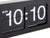 Affichage à volets de l'horloge murale avec l'heure 10:10, chiffres au premier plan.