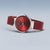 Montre pour femme avec cadran rouge et bracelet en maille rouge, bords du boîtier argentés