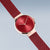 Montre Bering pour femme, boîtier rond plaqué or rose avec cadran rouge et bracelet en maille milanaise