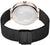 Montre avec fond de boîtier, détail de carte du monde et boucle noire sur bracelet milanais
