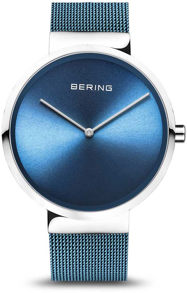 Armbanduhr mit blauem Zifferblatt und silbernem Milanaise-Armband, runder Gehäuseform