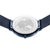 Unisex-Armbanduhr Rückansicht in Nahaufnahme: Gravur auf Gehäuse, blaues Mesh-Armband