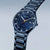 Herrenarmbanduhr Bering, blaues Zifferblatt mit Indexen und Metallarmband in Titanoptik.