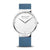 Herrenuhr mit weißem Zifferblatt, silberfarbenem Gehäuse und blauem Lederarmband