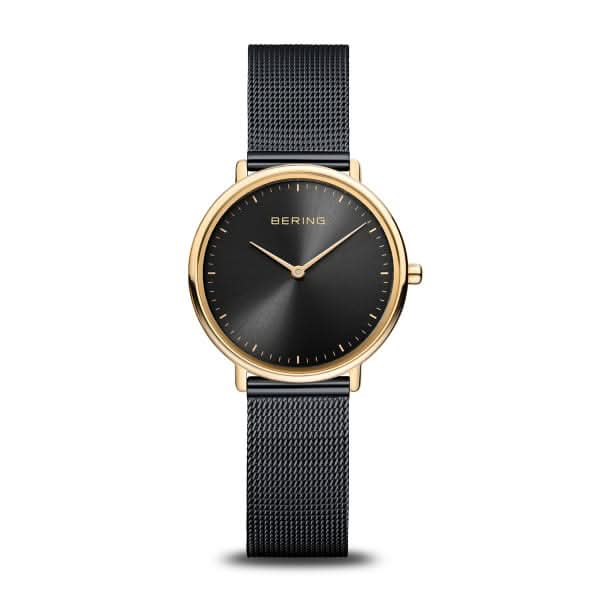 Montre Bering pour femme avec cadran noir, boîtier doré et bracelet milanais noir.