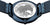 Fond de montre pour femme avec gravure de globe, indication acier inoxydable et bracelet milanais bleu.