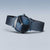Montre pour femme avec cadran bleu et bracelet milanais bleu, vue latérale de la couronne.