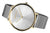 Montre homme avec cadran blanc, aiguilles dorées et bracelet milanais argenté.