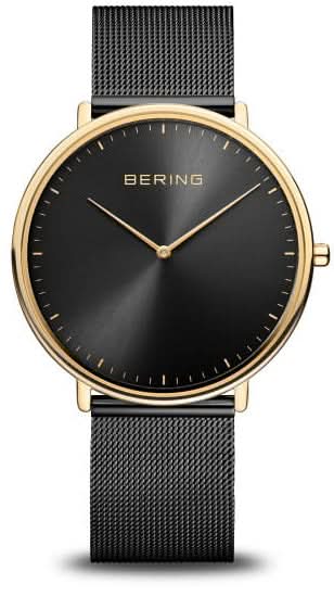 Montre pour femme : cadran noir, boîtier doré, bracelet milanais noir.