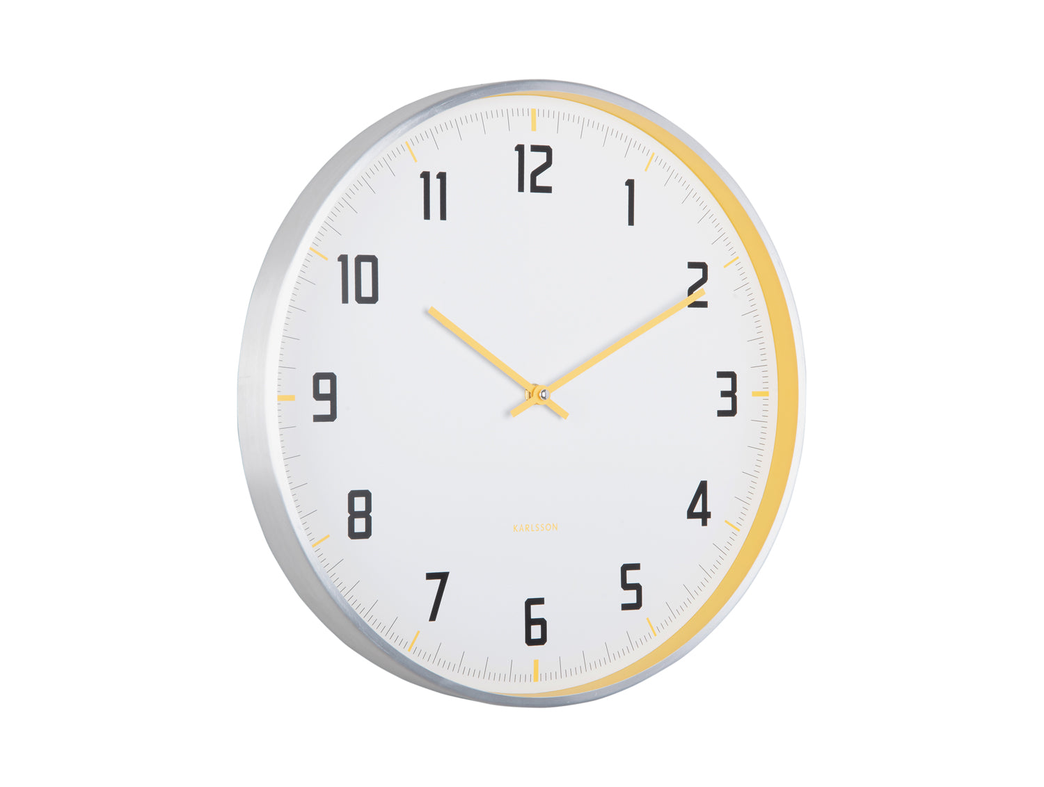 Horloge murale avec bordure jaune pâle, cadran blanc et aiguilles dorées