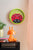 Horloge murale verte pour chambre d'enfant avec visage, chiffres et yeux de coccinelle