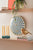Horloge murale avec cadran à rayons turquoise et blanc, bordure crème