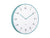 Horloge murale turquoise avec cadran blanc et aiguilles vertes