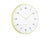 Horloge murale avec cadran blanc, cadre jaune-vert et chiffres des heures noirs