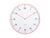 Horloge murale avec cadre rond rose flamant, cadran blanc et chiffres des heures noirs.