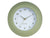 Horloge murale verte avec bord côtelé, cadran blanc et aiguilles dorées