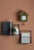 Horloge murale moderne de style coucou, design maison, verte avec toit beige et pendule en bois