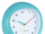 Horloge murale bleu turquoise, détail : aiguilles et chiffres arabes sur cadran blanc