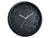 Horloge murale Karlsson avec cadran noir, grands chiffres arabes et aiguilles argentées