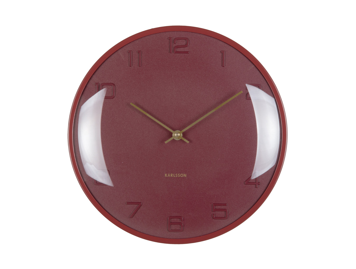 Horloge murale Karlsson : cadran bordeaux, aiguilles dorées, verre dôme bombé