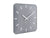 Horloge murale carrée avec cadran gris et deux aiguilles blanches sous verre