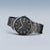 Bering Montre ultra-fine pour homme avec cadran noir, bracelet en métal et couronne.
