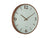 Horloge murale ronde avec cadre aspect bois et cadran gris-vert, chiffres romains