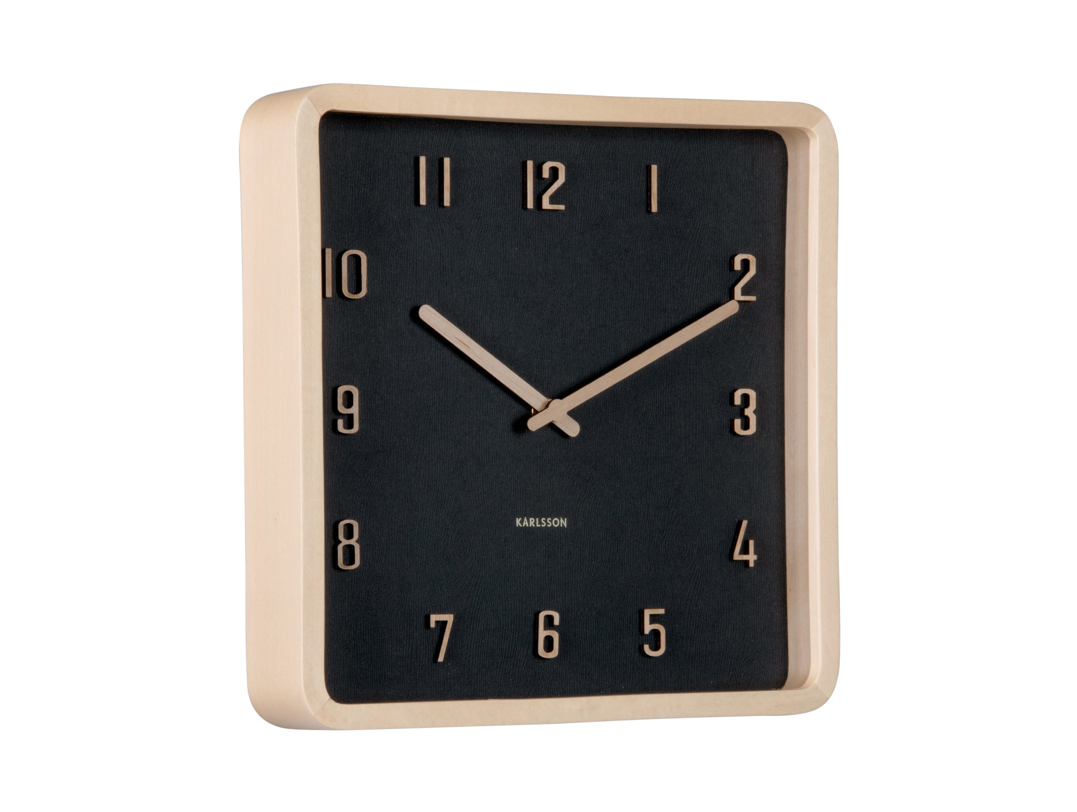 Horloge murale carrée avec cadran noir, cadre en bois et aiguilles