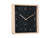 Horloge murale carrée avec cadran noir, cadre en bois et aiguilles