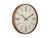 Grande horloge murale : cadre en bois couleur sable, cadran crème, aiguilles noires.