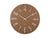 Horloge murale ronde avec cadran brun moka, chiffres en relief et aiguilles argentées
