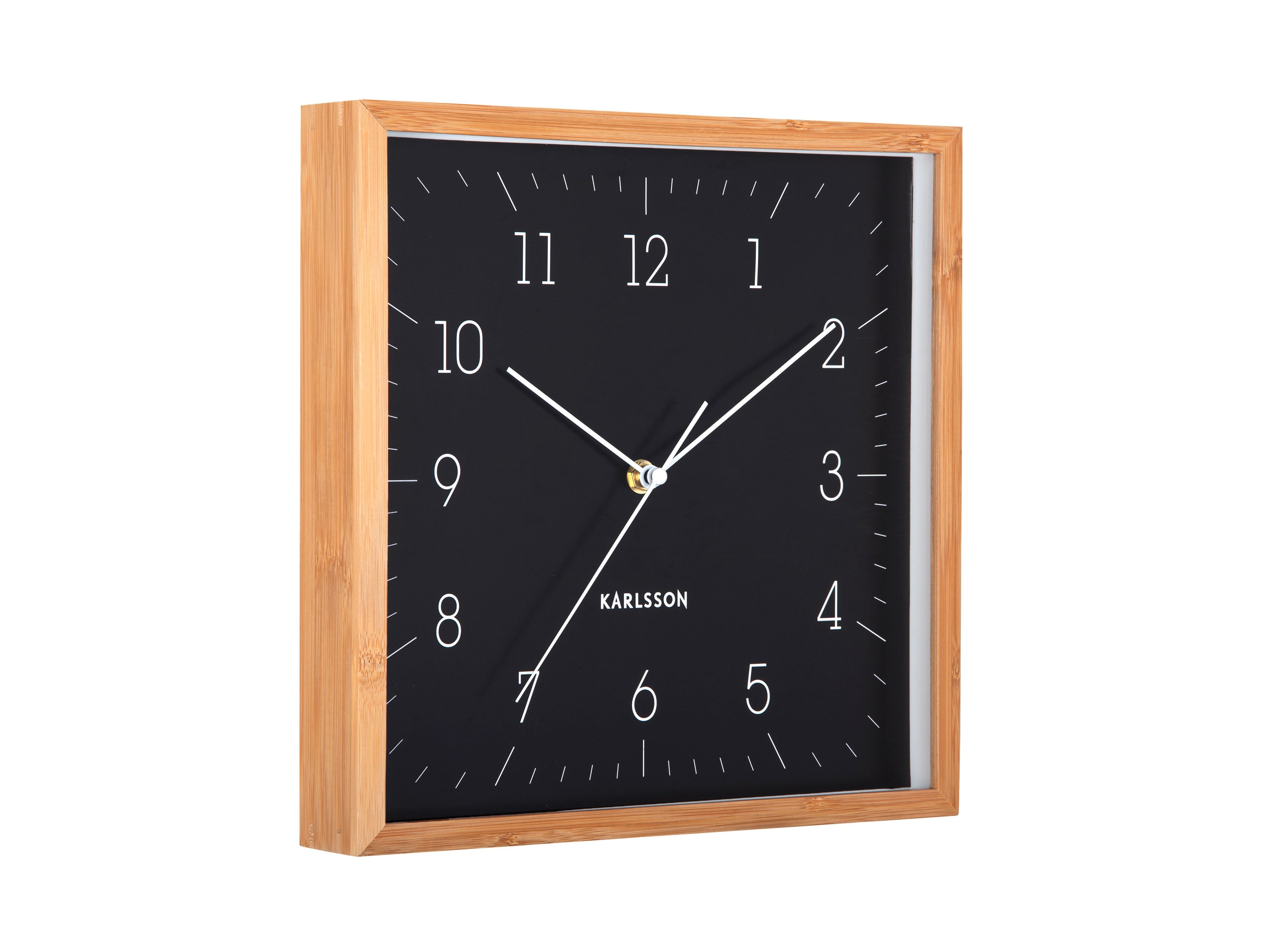 Horloge murale carrée : cadran noir, cadre en bambou, Karlsson