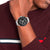 Herren-Quarzuhr mit schwarzem Zifferblatt und Edelstahlarmband, Chronograph-Design