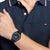 Tommy Hilfiger Herrenarmbanduhr mit dunklem Gehäuse, Carbon-Zifferblatt, Quarzwerk, blaues Band