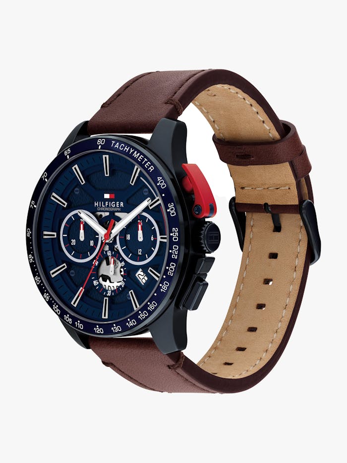 Tommy Hilfiger Herrenuhr: blaues Skelett-Chronograph-Zifferblatt, dunkelbraunes Lederband
