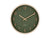Horloge murale avec cadran vert foncé, chiffres dorés et bordure en bois beige