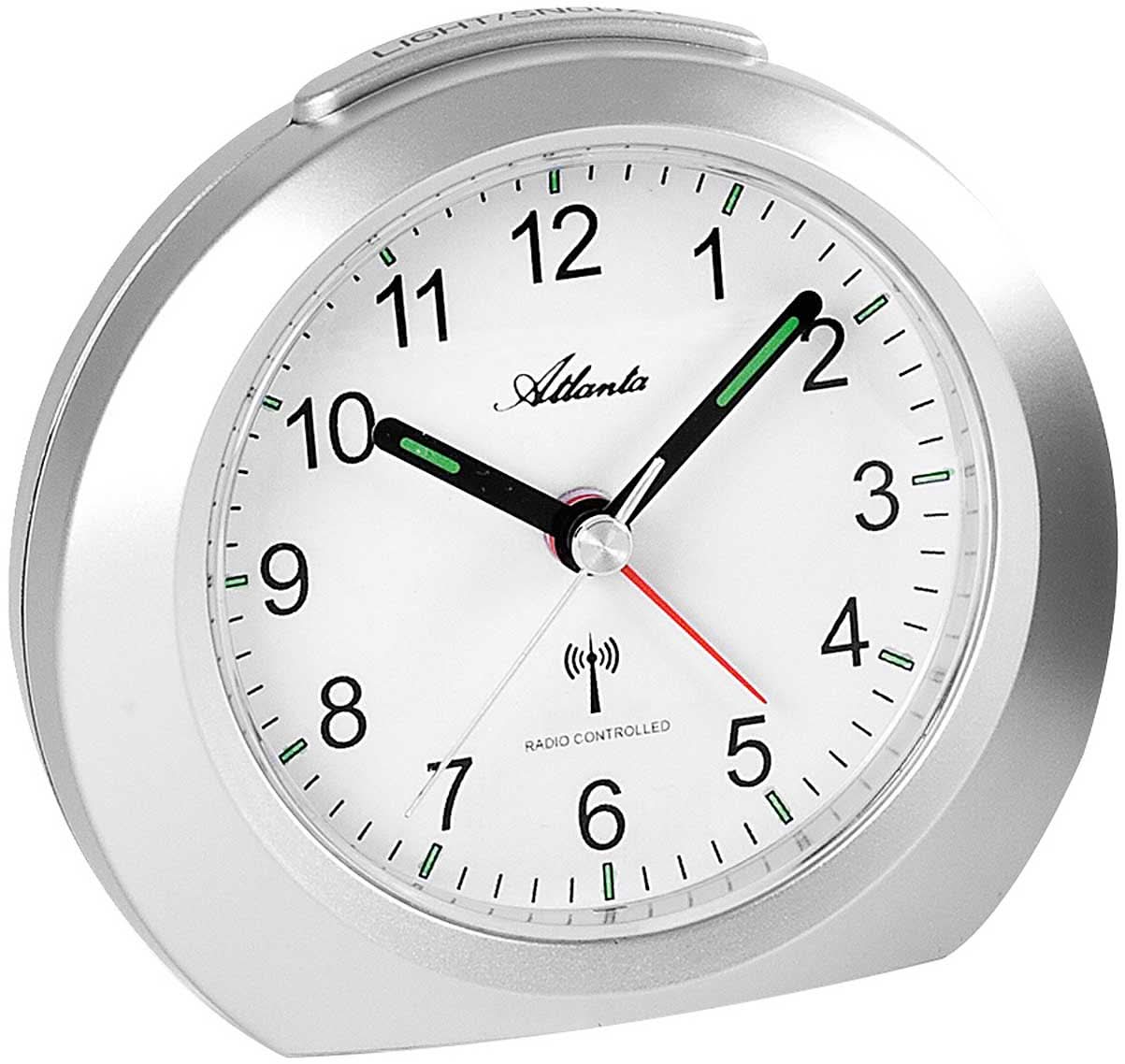 Montre analogique avec cadran blanc, boîtier argenté en plastique, aiguilles radio-pilotées et accents verts