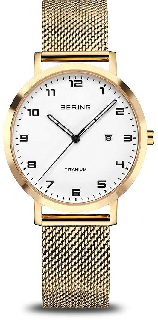 Montre pour femme avec cadran blanc, boîtier en titane doré et bracelet milanais