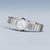 Montre pour femme avec bracelet en métal argenté et cadran rond en nacre blanche