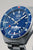Bracelet de montre pour homme en argent avec cadran bleu, index et aiguilles luminescents