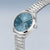 Montre pour femme avec cadran bleu, anneau décoratif au centre et bracelet en acier inoxydable