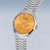 Montre pour homme avec cadran orange, boîtier et bracelet en acier inoxydable argenté