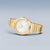 Goldene Herrenuhr mit rundem Gehäuse, weißem Zifferblatt und Milanaise-Armband