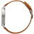 Armbanduhr Seitenansicht mit Titangehäuse und braunem Lederarmband