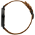 Armbanduhr Seitenansicht mit braunem Lederarmband und schwarzem Gehäuse