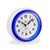 Horloge murale avec bordure bleue et cadran blanc, aiguilles visibles