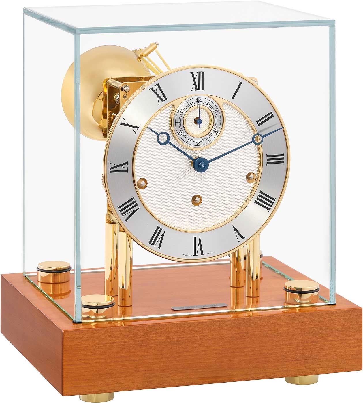 Horloge de table avec mouvement visible, cadran rond et base en bois sous verre